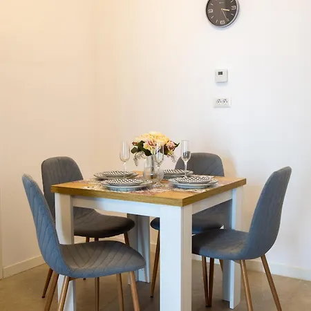 Ateneo Apartament *